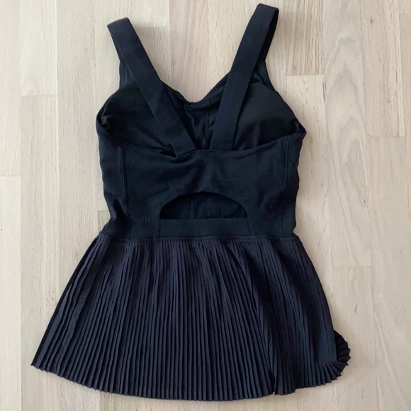 Lululemon Black Workout Top - Picture 4 of 7